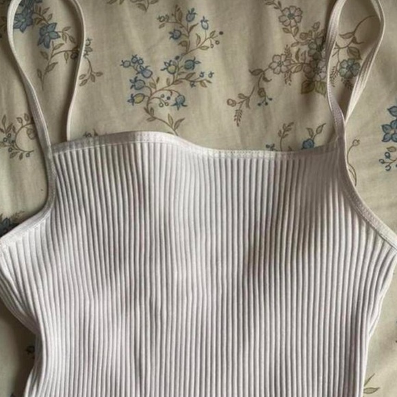 FREE WITH PURCHASE or $10- Wilfred LaciannTanktop - Picture 2 of 4